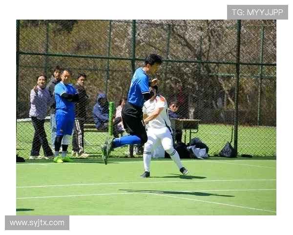 梦中偶遇足球明星训练场景感受激情与梦想的碰撞